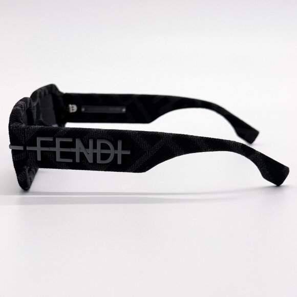 NEW FENDI FE40074U 05A BLACK GREY MONOGRAM UNISEX SUNGLASSES FENDI - Picture 7 of 13